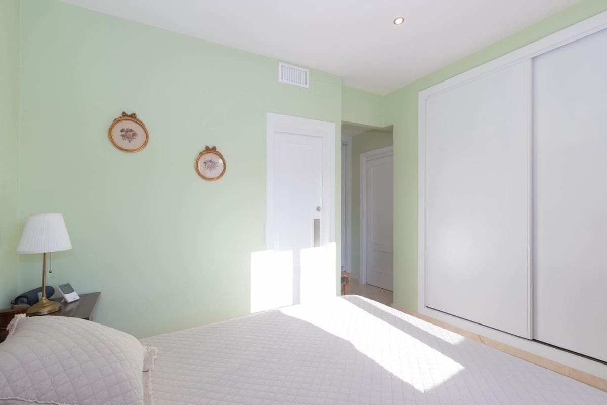 3 makuuhuone Huoneisto myytävänä paikassa Estepona mukana uima-altaan 
autotalli - 365 000 € (Ref: 9478877)