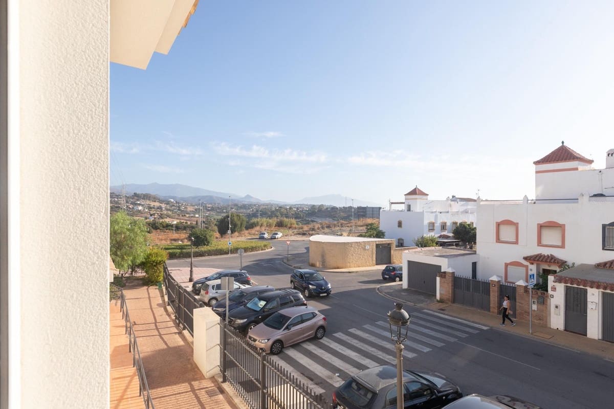 3 makuuhuone Huoneisto myytävänä paikassa Estepona mukana uima-altaan 
autotalli - 365 000 € (Ref: 9478877)