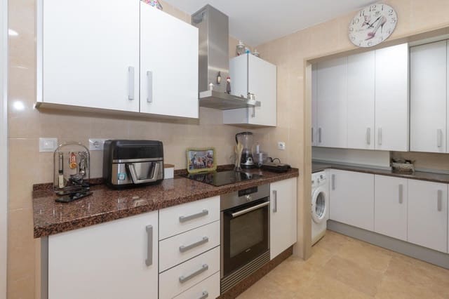 3 makuuhuone Huoneisto myytävänä paikassa Estepona mukana uima-altaan 
autotalli - 365 000 € (Ref: 9478877)