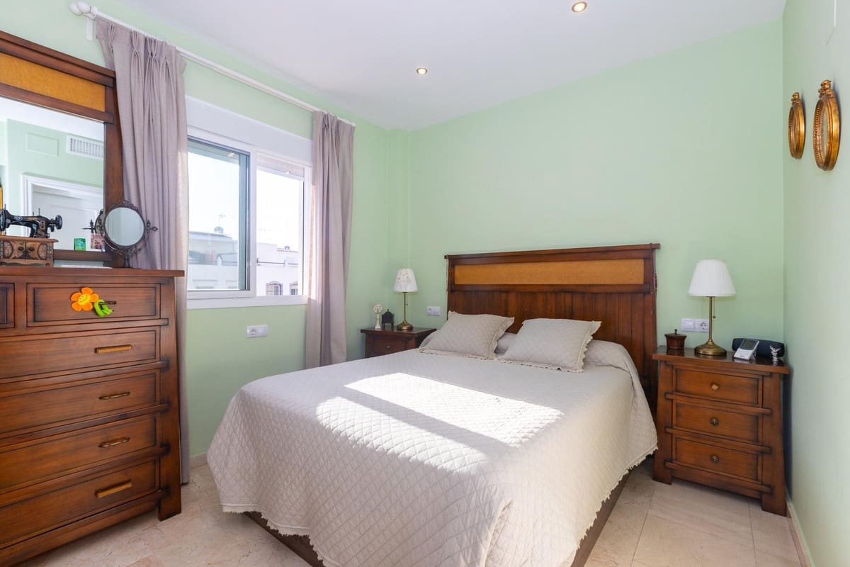 3 makuuhuone Huoneisto myytävänä paikassa Estepona mukana uima-altaan 
autotalli - 365 000 € (Ref: 9478877)