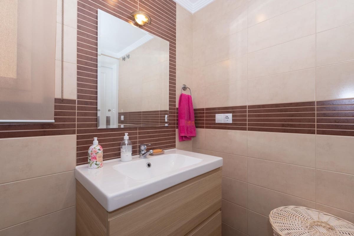 3 makuuhuone Huoneisto myytävänä paikassa Estepona mukana uima-altaan 
autotalli - 365 000 € (Ref: 9478877)