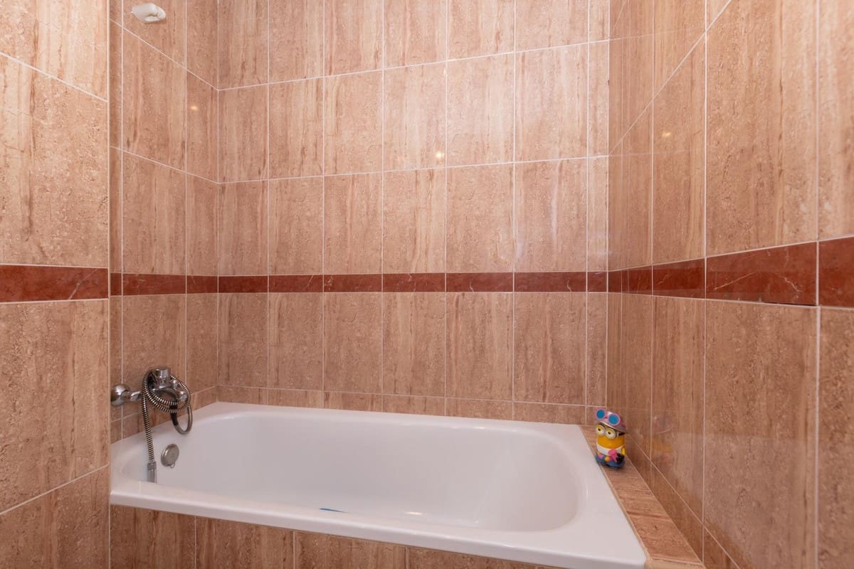 3 makuuhuone Huoneisto myytävänä paikassa Estepona mukana uima-altaan 
autotalli - 365 000 € (Ref: 9478877)