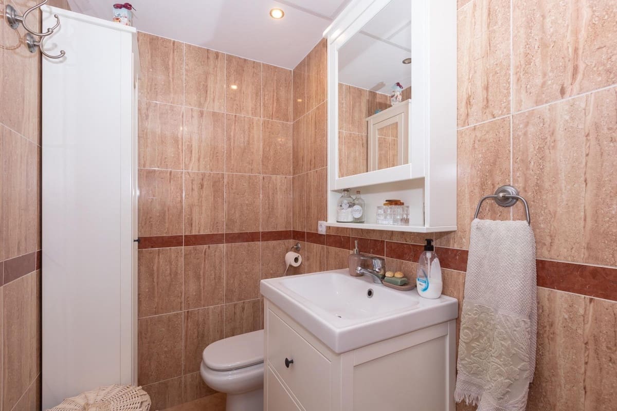 3 makuuhuone Huoneisto myytävänä paikassa Estepona mukana uima-altaan 
autotalli - 365 000 € (Ref: 9478877)