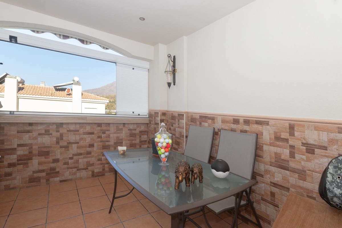 3 makuuhuone Huoneisto myytävänä paikassa Estepona mukana uima-altaan 
autotalli - 365 000 € (Ref: 9478877)