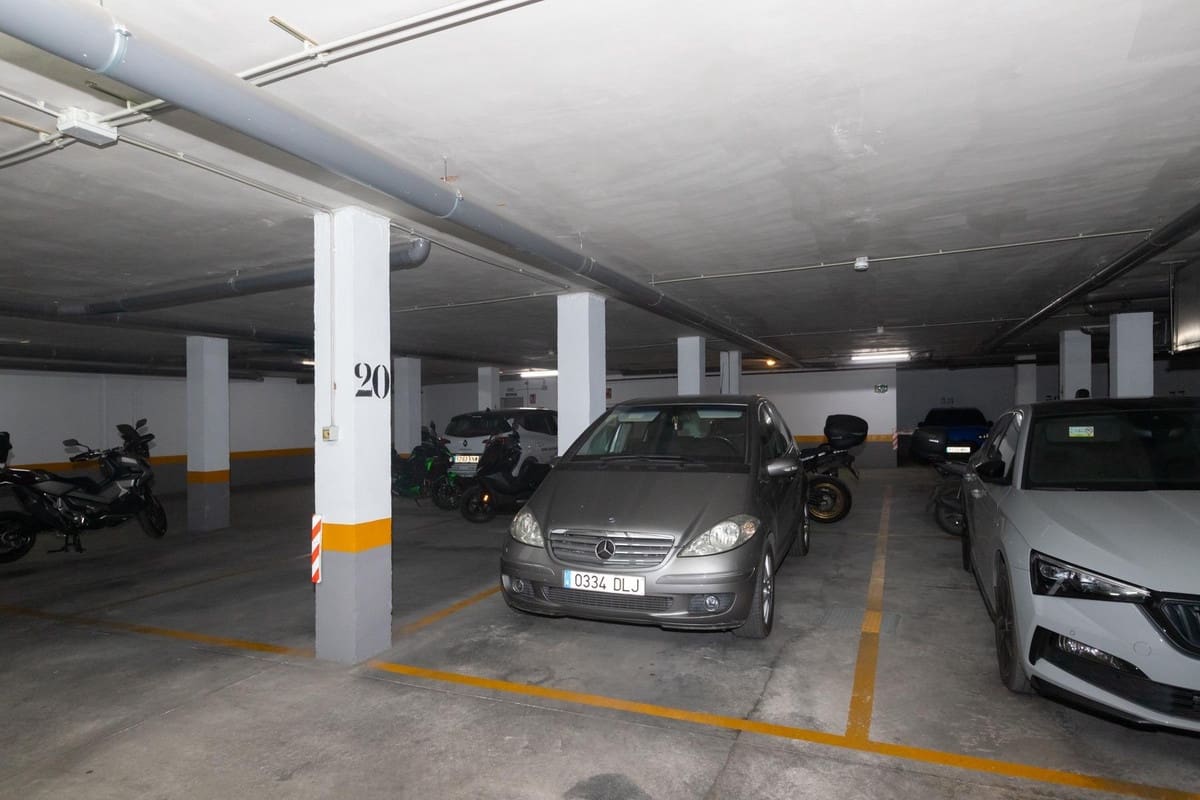 3 makuuhuone Huoneisto myytävänä paikassa Estepona mukana uima-altaan 
autotalli - 365 000 € (Ref: 9478877)