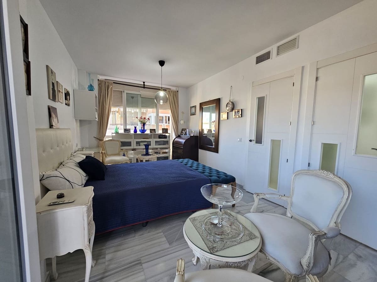 2 soverom Leilighet til salgs i Fuengirola med svømmebasseng garasje - € 370 000 (Ref: 9478881)