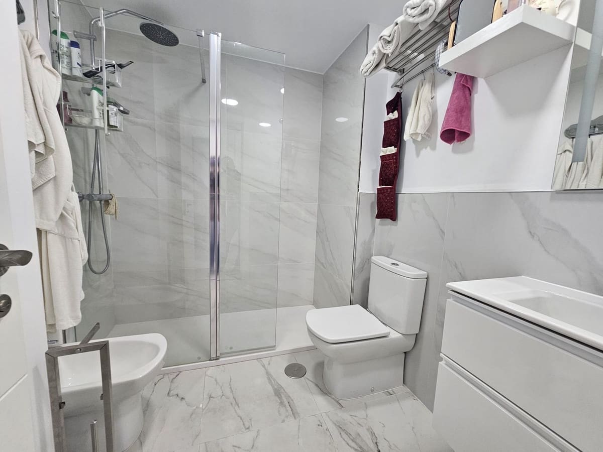 2 soverom Leilighet til salgs i Fuengirola med svømmebasseng garasje - € 370 000 (Ref: 9478881)