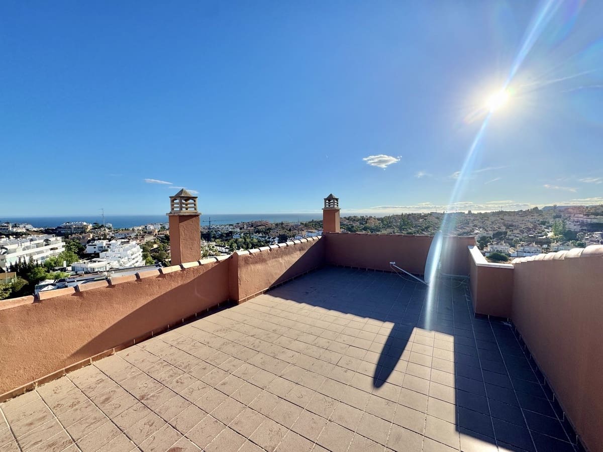 2 soverom Leilighet til salgs i Riviera del Sol med svømmebasseng garasje - € 375 000 (Ref: 9478886)