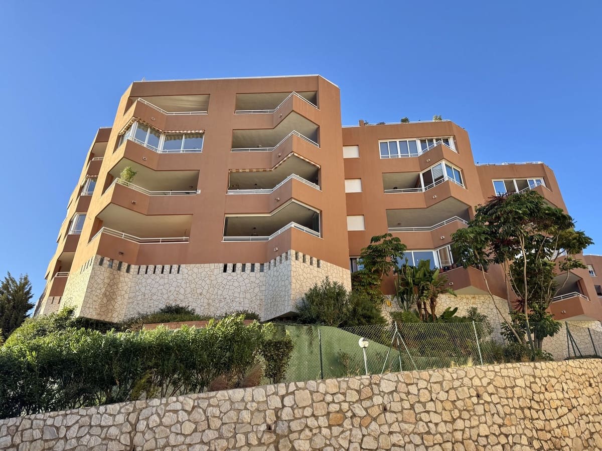 2 soverom Leilighet til salgs i Riviera del Sol med svømmebasseng garasje - € 375 000 (Ref: 9478886)