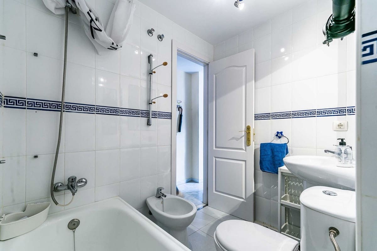 3 bedroom Penthouse for sale in Fuengirola with pool garage - € 385,000 (Ref: 9478890)