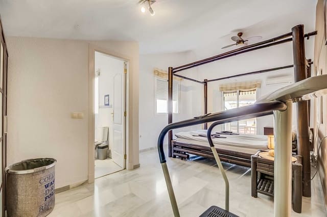 3 bedroom Penthouse for sale in Fuengirola with pool garage - € 385,000 (Ref: 9478890)