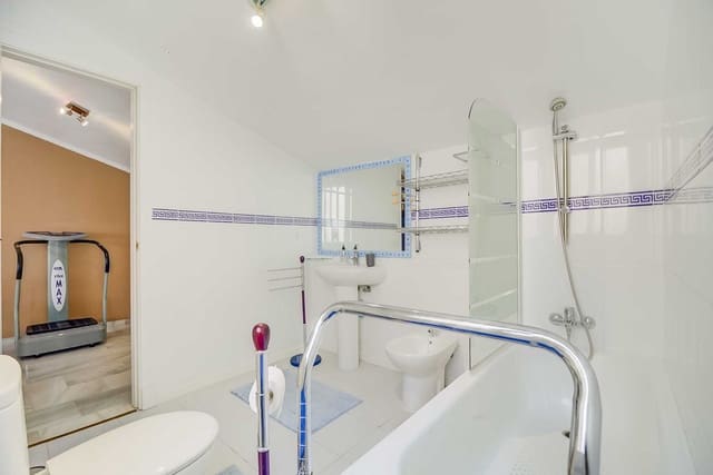 3 bedroom Penthouse for sale in Fuengirola with pool garage - € 385,000 (Ref: 9478890)