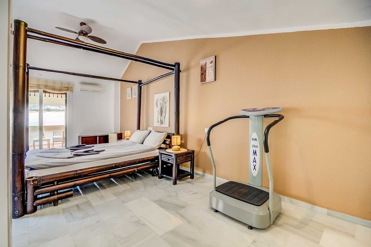 3 bedroom Penthouse for sale in Fuengirola with pool garage - € 385,000 (Ref: 9478890)