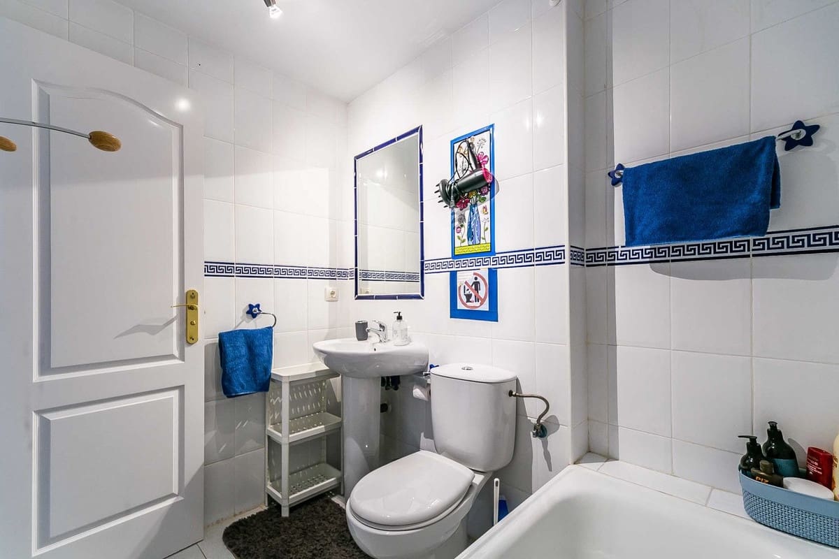 3 bedroom Penthouse for sale in Fuengirola with pool garage - € 385,000 (Ref: 9478890)