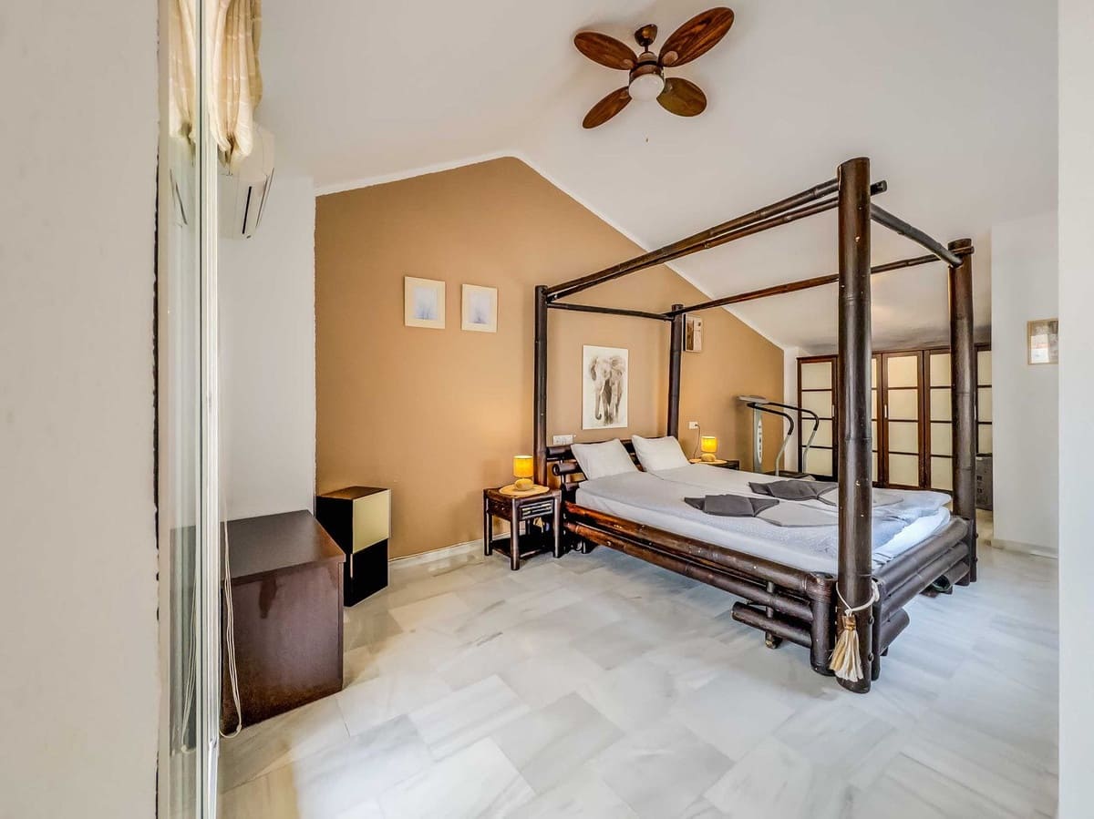 3 bedroom Penthouse for sale in Fuengirola with pool garage - € 385,000 (Ref: 9478890)