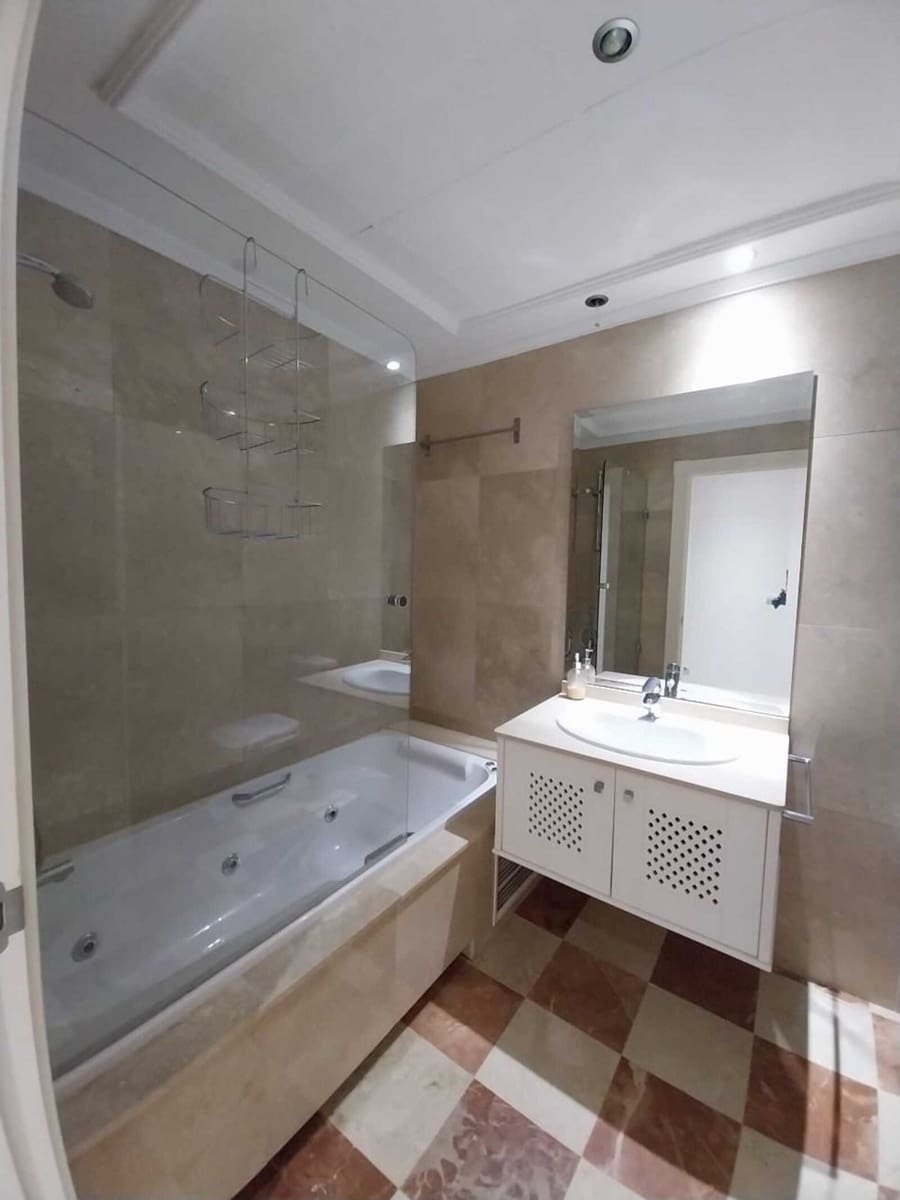 2 chambre Appartement à vendre à Sotogrande avec piscine garage - 390 000 € (Ref: 9478894)