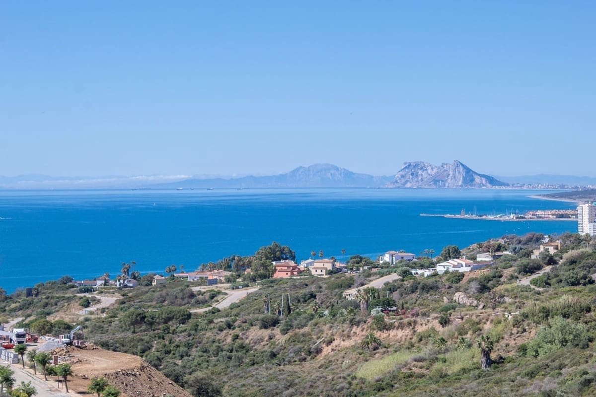 2 bedroom Apartment for sale in Manilva with pool garage - € 390,000 (Ref: 9478895)