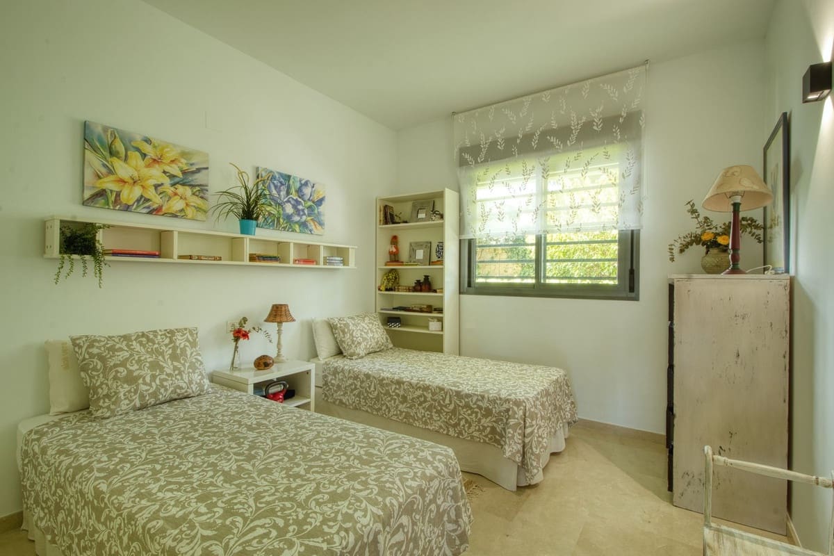 2 bedroom Apartment for sale in Manilva with pool garage - € 390,000 (Ref: 9478895)