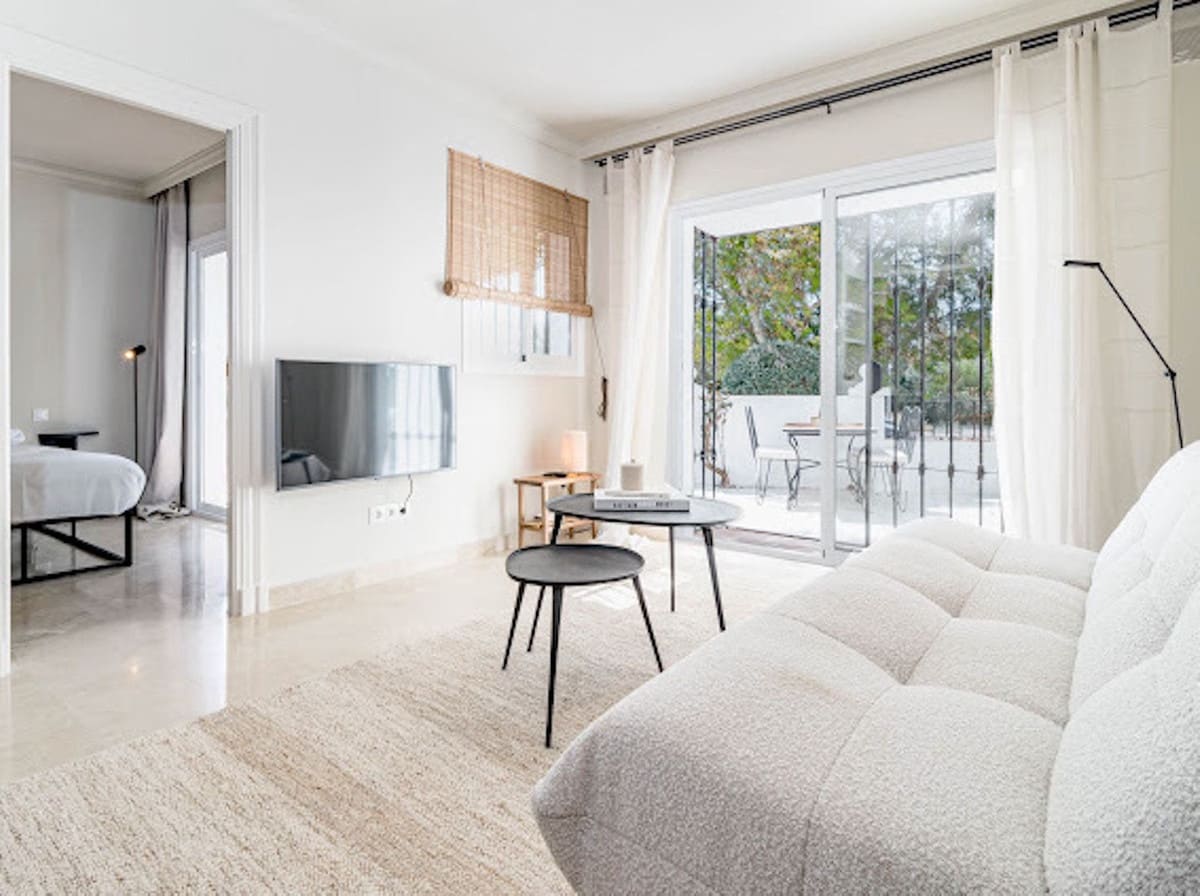 2 sypialnia Apartament na sprzedaż w Nueva Andalucia z basenem garażem - 394 500 € (Ref: 9478898)