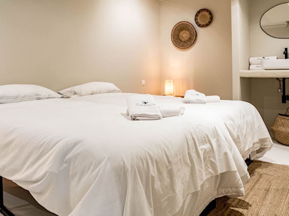 2 sypialnia Apartament na sprzedaż w Nueva Andalucia z basenem garażem - 394 500 € (Ref: 9478898)