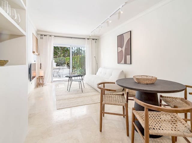 2 sypialnia Apartament na sprzedaż w Nueva Andalucia, Marbella z basenem garażem - 394 500 € (Ref: 9478898)