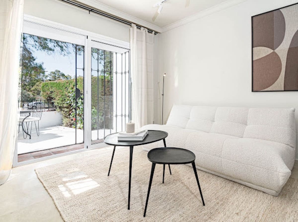 2 sypialnia Apartament na sprzedaż w Nueva Andalucia z basenem garażem - 394 500 € (Ref: 9478898)