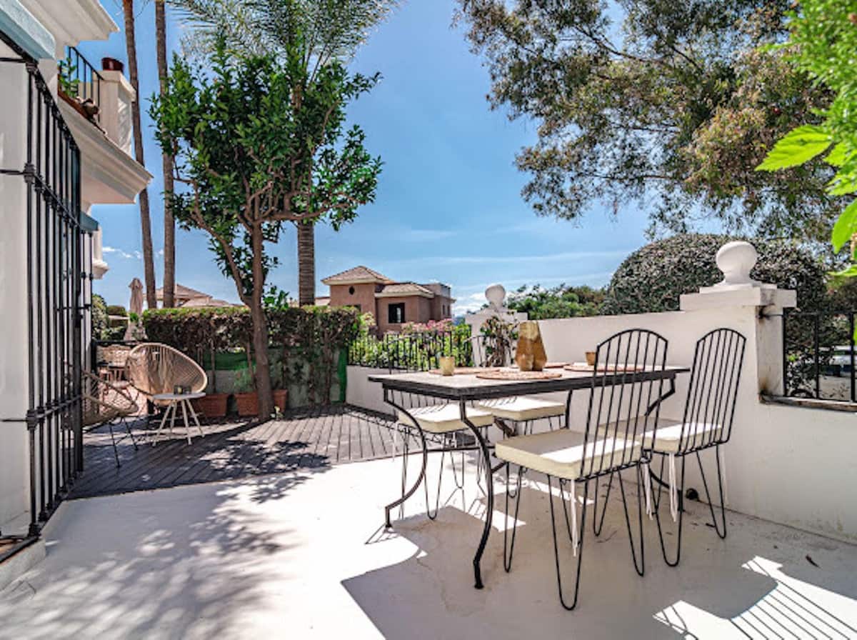 2 sypialnia Apartament na sprzedaż w Nueva Andalucia z basenem garażem - 394 500 € (Ref: 9478898)