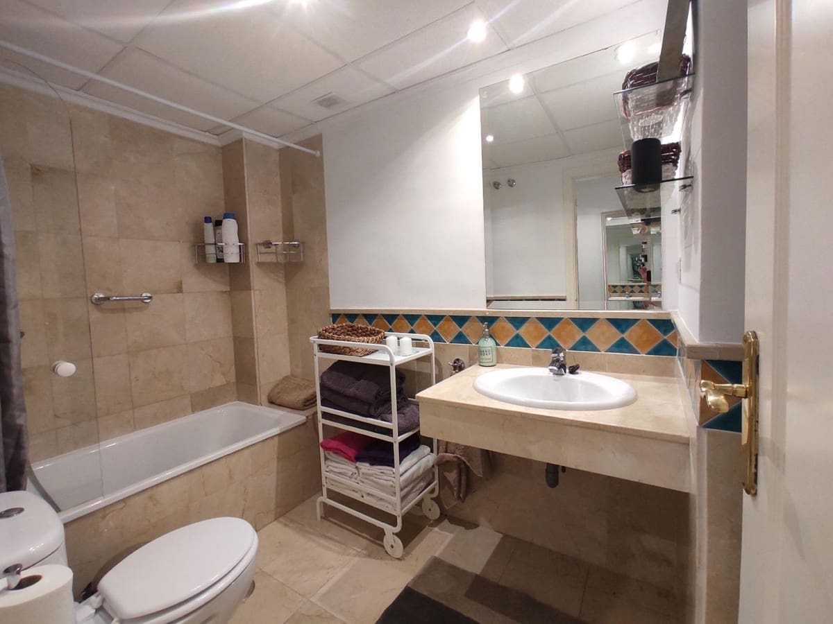 1 sypialnia Apartament na sprzedaż w Marbella z basenem garażem - 395 000 € (Ref: 9478926)