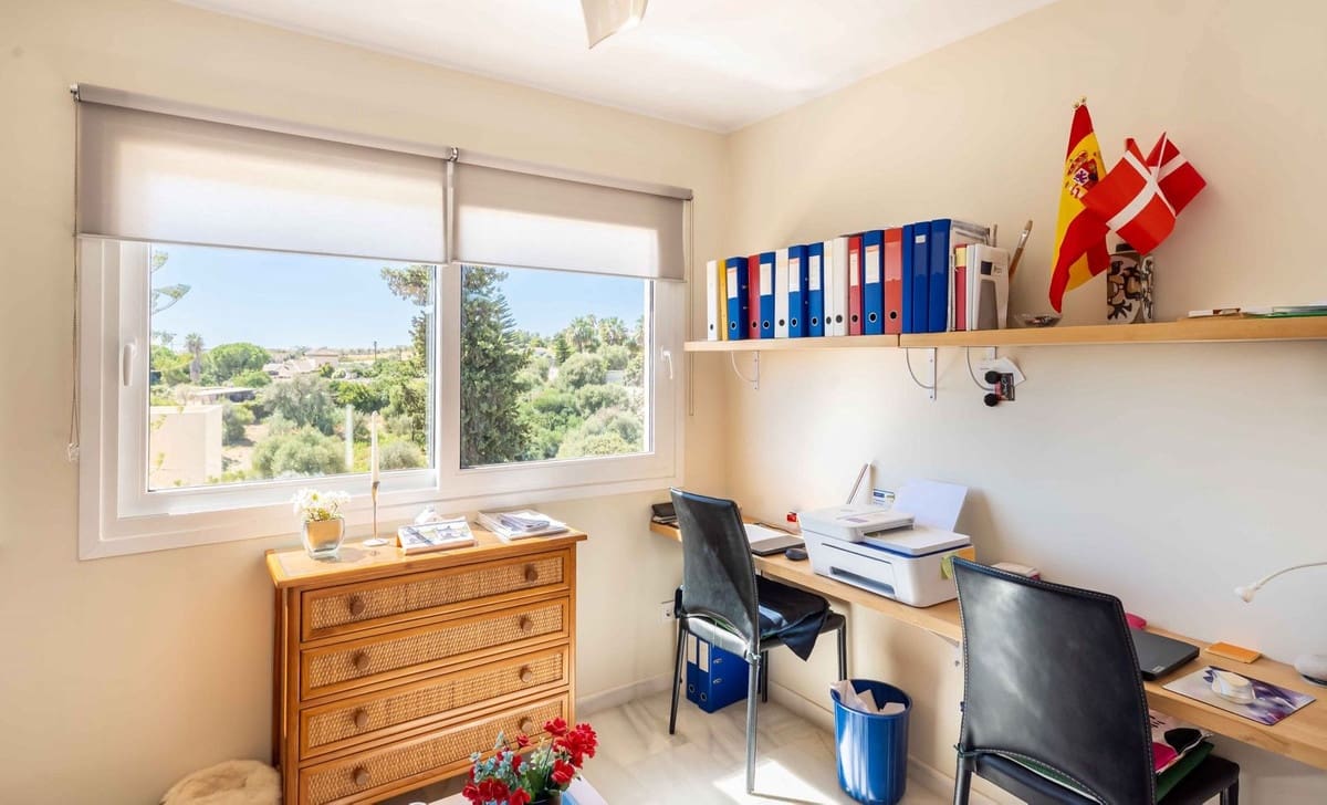 2 soveværelse Penthouse til salg i La Sierrezuela med swimmingpool garage - € 395.000 (Ref: 9478930)