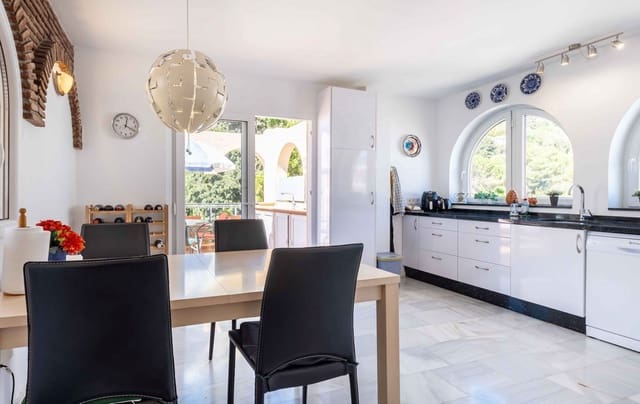 2 bedroom Penthouse for sale in La Sierrezuela, Mijas with pool garage - € 395,000 (Ref: 9478930)