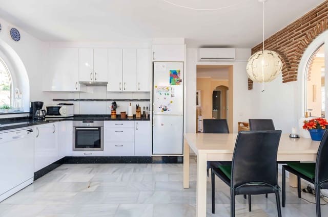 2 bedroom Penthouse for sale in La Sierrezuela, Mijas with pool garage - € 395,000 (Ref: 9478930)