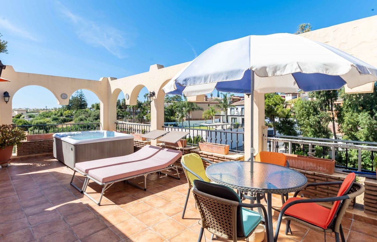 2 soveværelse Penthouse til salg i La Sierrezuela med swimmingpool garage - € 395.000 (Ref: 9478930)