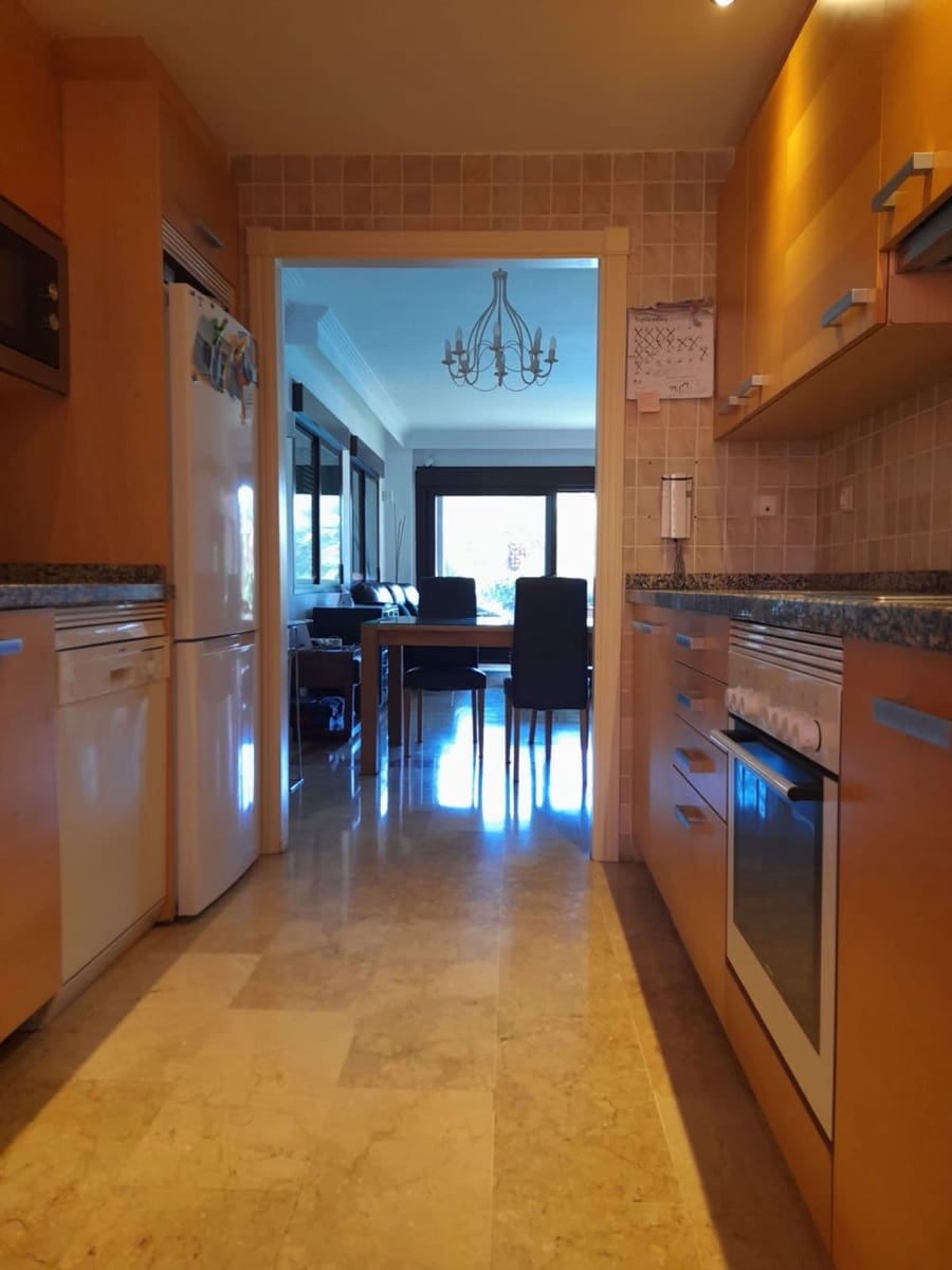 2 bedroom Apartment for sale in Estepona with pool garage - € 395,000 (Ref: 9478931)