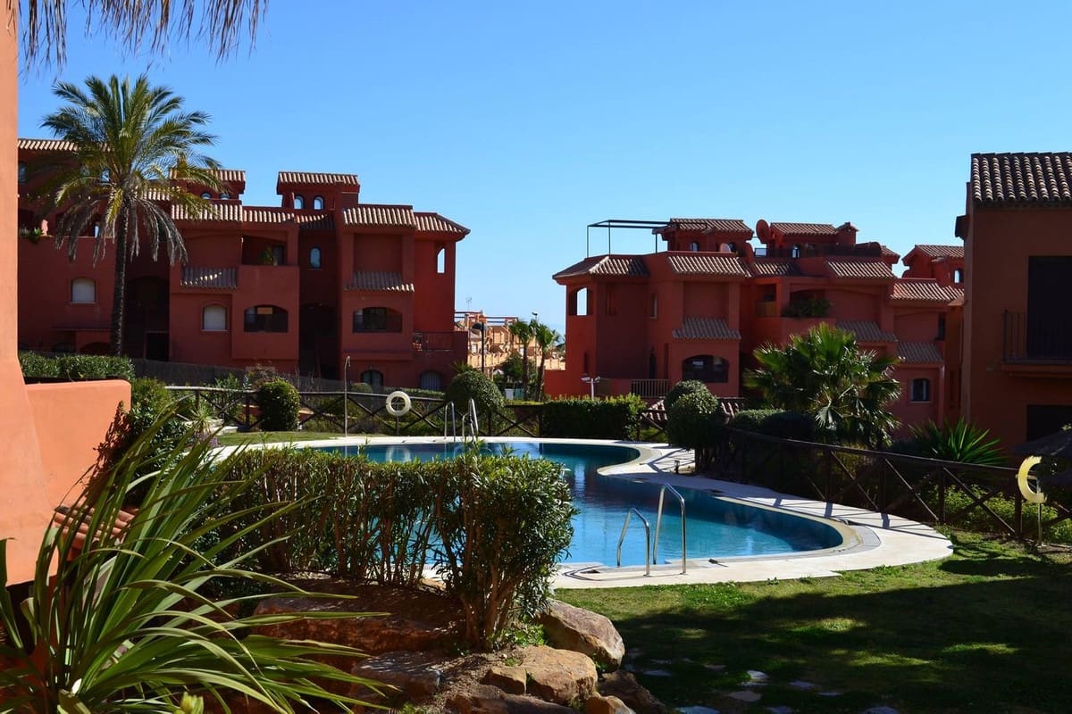 2 bedroom Apartment for sale in Estepona with pool garage - € 395,000 (Ref: 9478931)