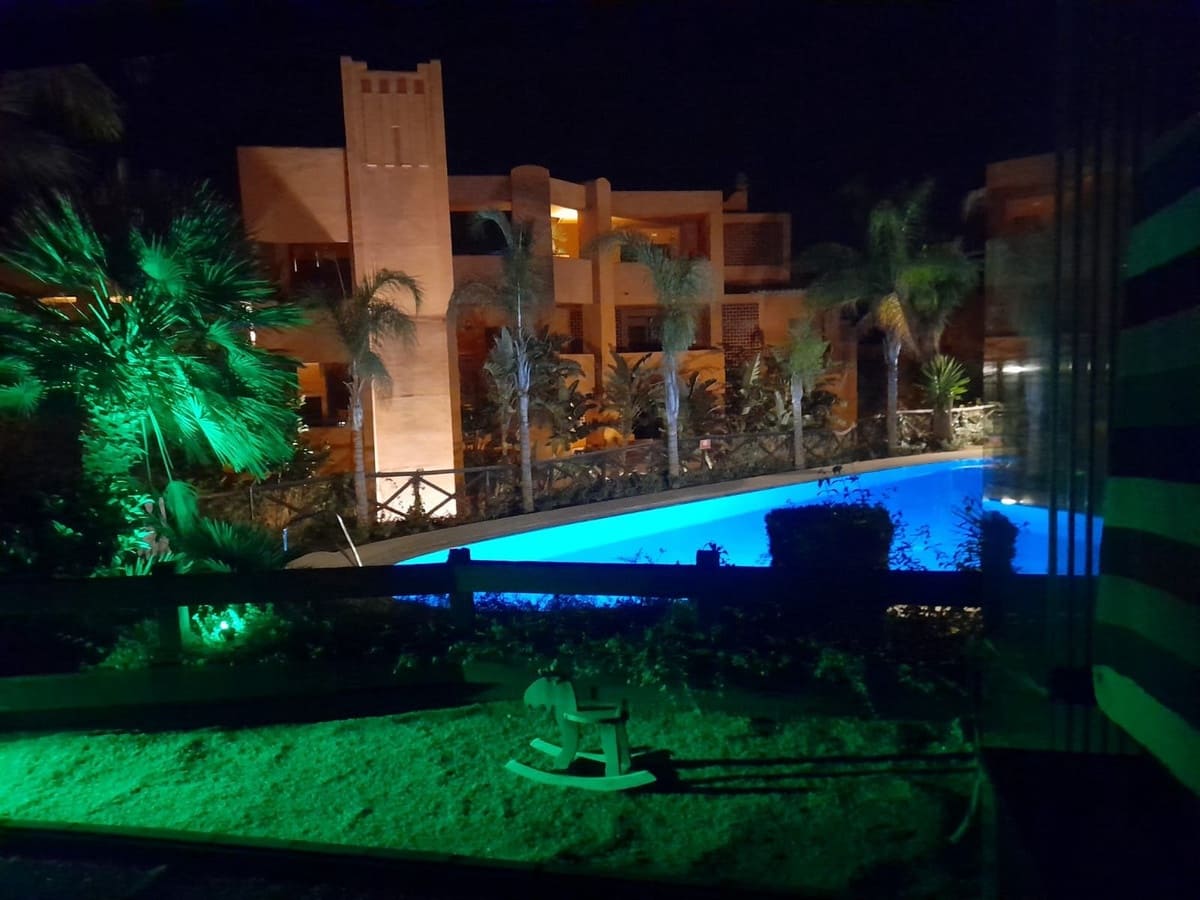 2 bedroom Apartment for sale in Estepona with pool garage - € 395,000 (Ref: 9478931)