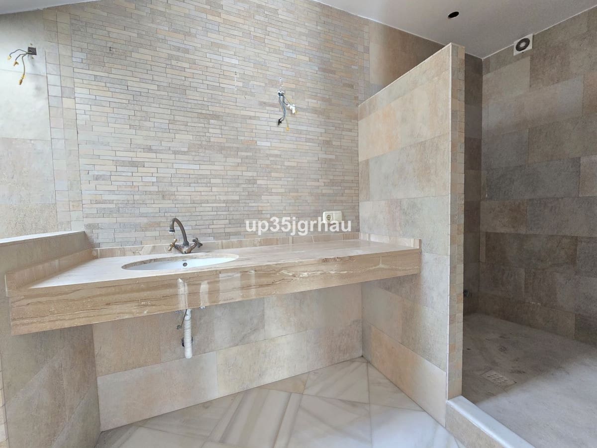 3 chambre Appartement à vendre à Estepona avec garage - 399 000 € (Ref: 9478933)