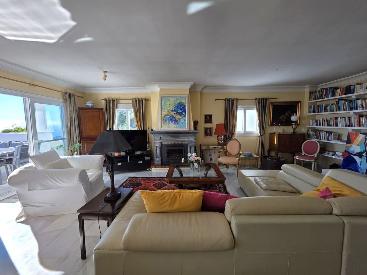 2 bedroom Apartment for sale in La Mairena with pool garage - € 399,000 (Ref: 9478935)