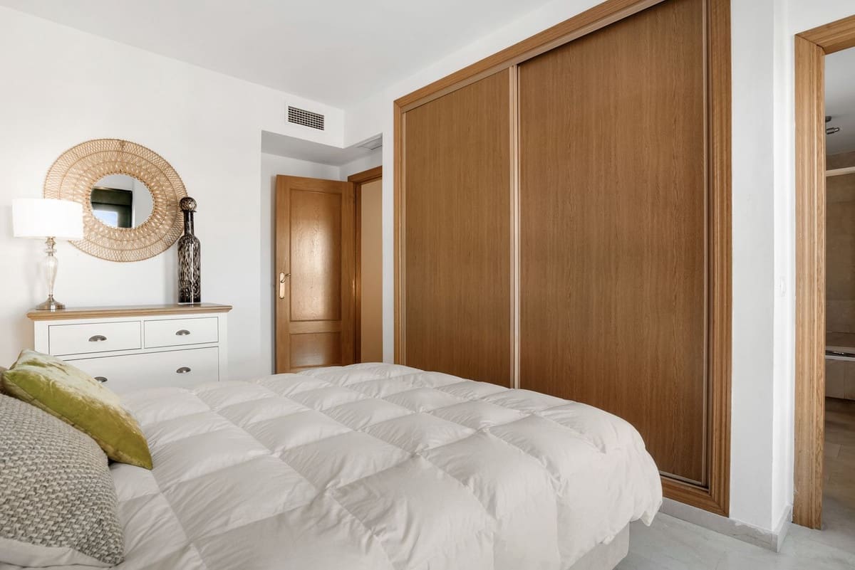 2 slaapkamer Appartement te koop in Bel-Air met zwembad garage - € 399.950 (Ref: 9478936)