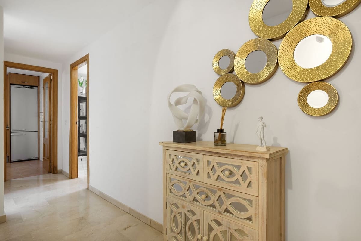 2 slaapkamer Appartement te koop in Bel-Air met zwembad garage - € 399.950 (Ref: 9478936)