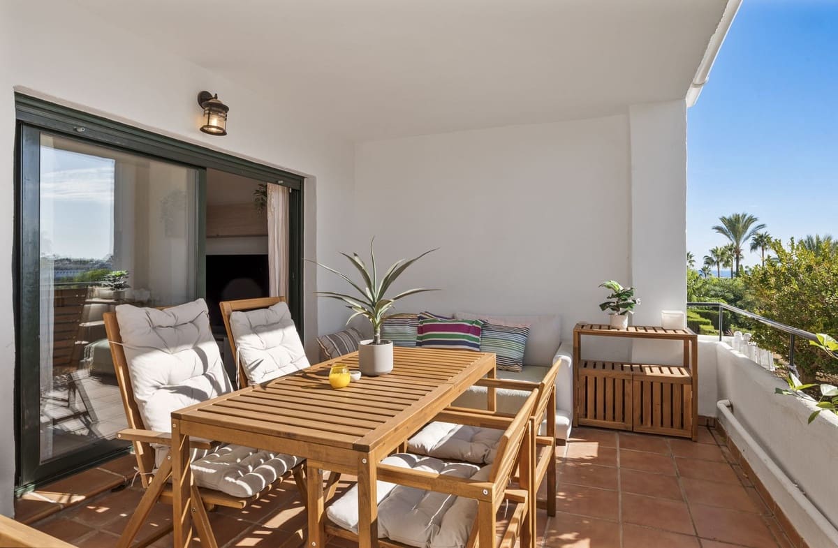 2 slaapkamer Appartement te koop in Bel-Air met zwembad garage - € 399.950 (Ref: 9478936)