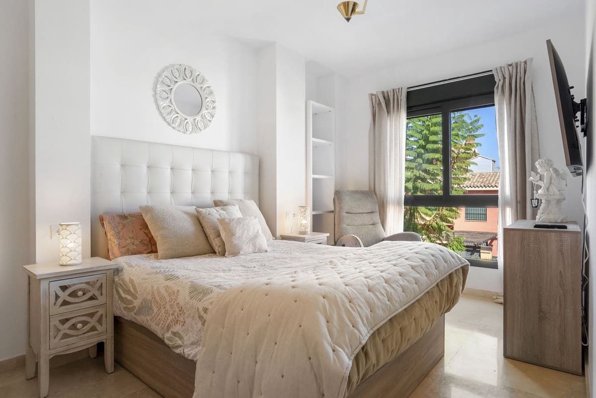 2 slaapkamer Appartement te koop in Bel-Air met zwembad garage - € 399.950 (Ref: 9478936)