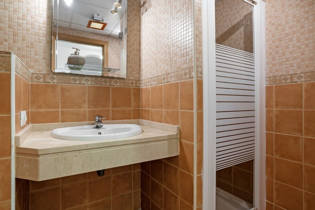 2 slaapkamer Appartement te koop in Bel-Air met zwembad garage - € 399.950 (Ref: 9478936)