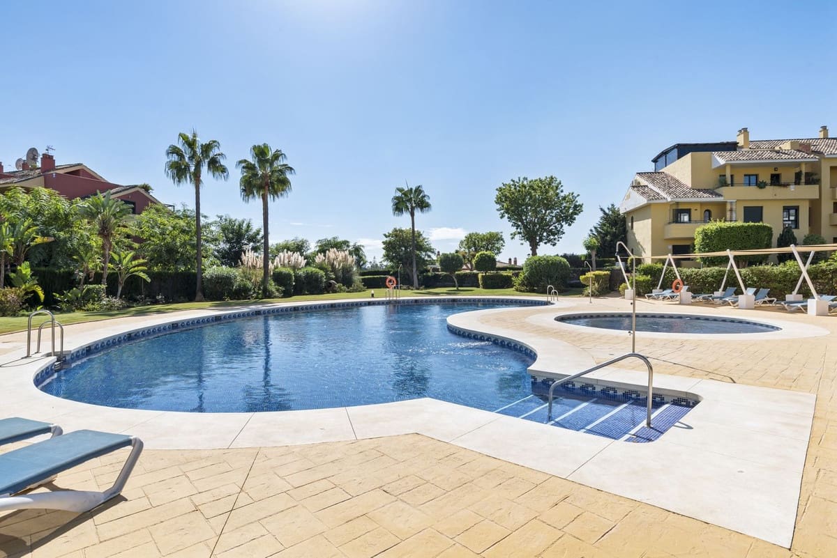 2 slaapkamer Appartement te koop in Bel-Air met zwembad garage - € 399.950 (Ref: 9478936)