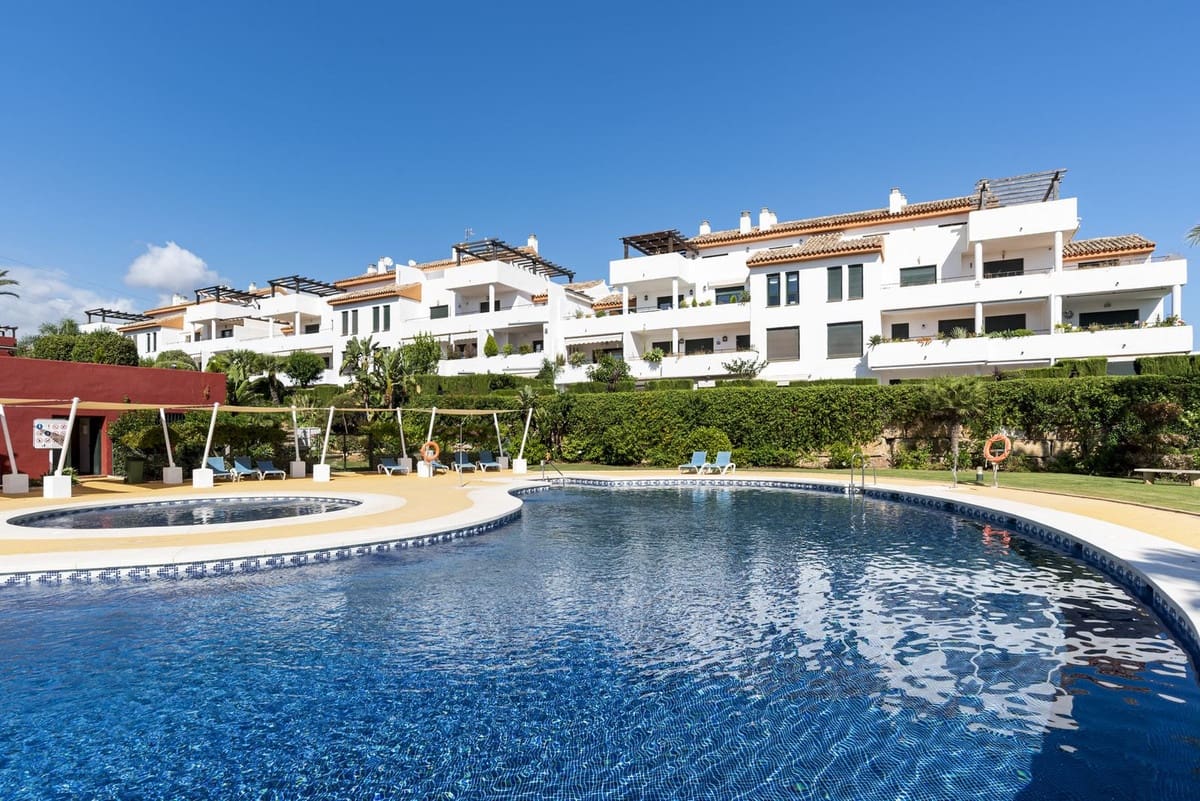 2 slaapkamer Appartement te koop in Bel-Air met zwembad garage - € 399.950 (Ref: 9478936)