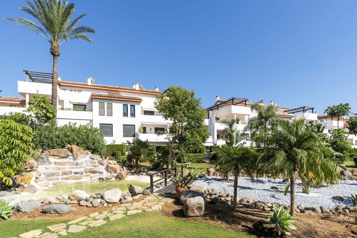 2 slaapkamer Appartement te koop in Bel-Air met zwembad garage - € 399.950 (Ref: 9478936)