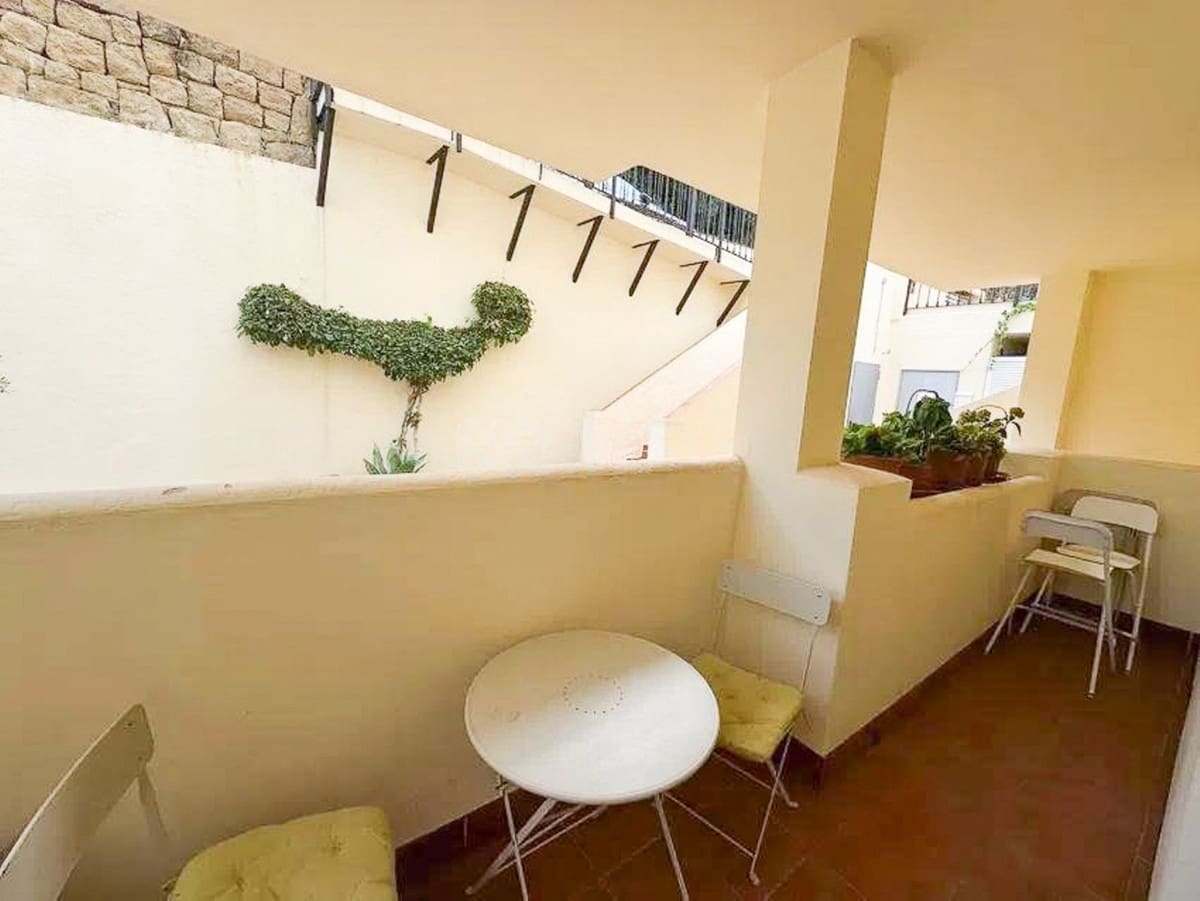 2 bedroom Apartment for sale in Benahavis with pool garage - € 400,000 (Ref: 9478937)