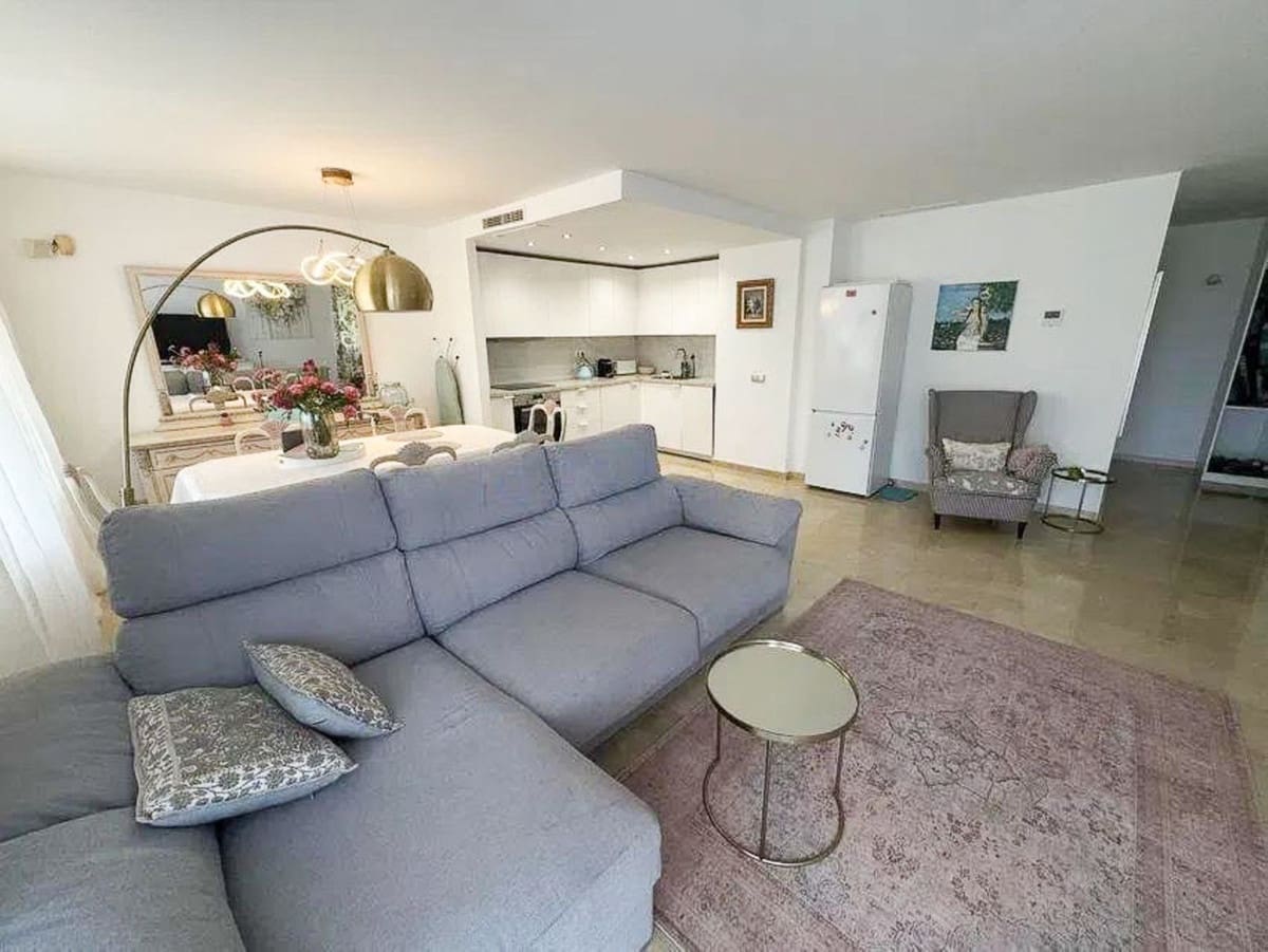2 bedroom Apartment for sale in Benahavis with pool garage - € 400,000 (Ref: 9478937)