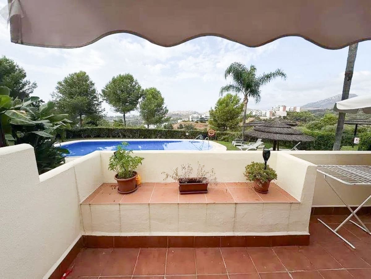 2 bedroom Apartment for sale in Benahavis with pool garage - € 400,000 (Ref: 9478937)