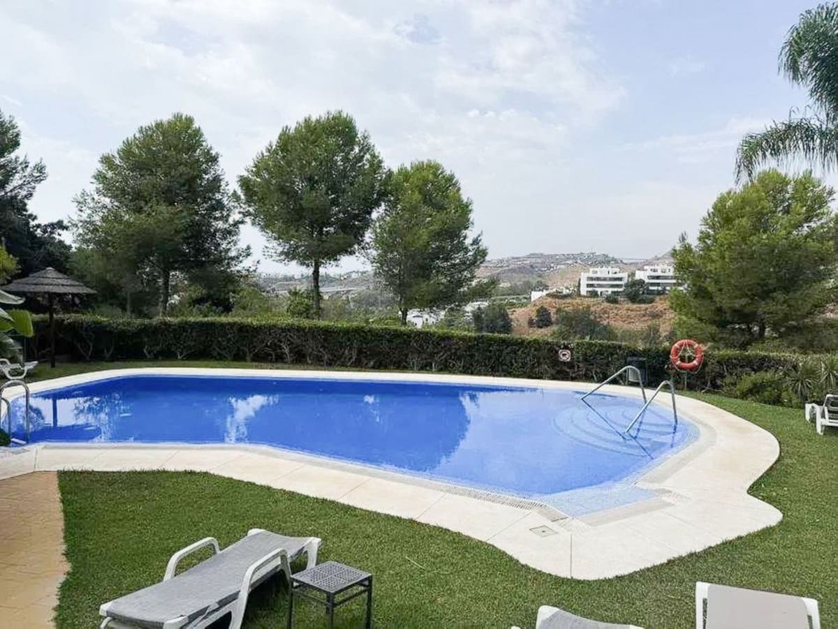2 bedroom Apartment for sale in Benahavis with pool garage - € 400,000 (Ref: 9478937)