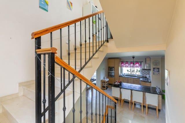 4 sypialnia Dom na sprzedaż w Torreblanca, Fuengirola z basenem garażem - 410 000 € (Ref: 9478941)